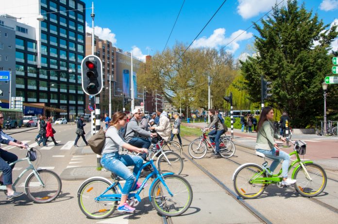 smart city ludzie rowery