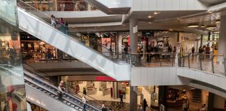 centrum handlowe schody ruchome shopping mall