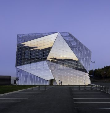 E8 Building, Vitoria-Gasteiz, Hiszpania. Architekci: Coll-Barreu Arquitectos